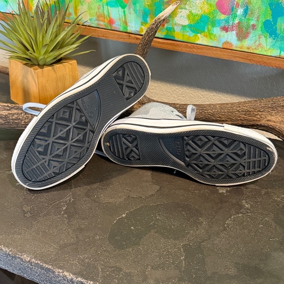 Converse Light Gray Low-Top Sneakers - Picture 3 of 5